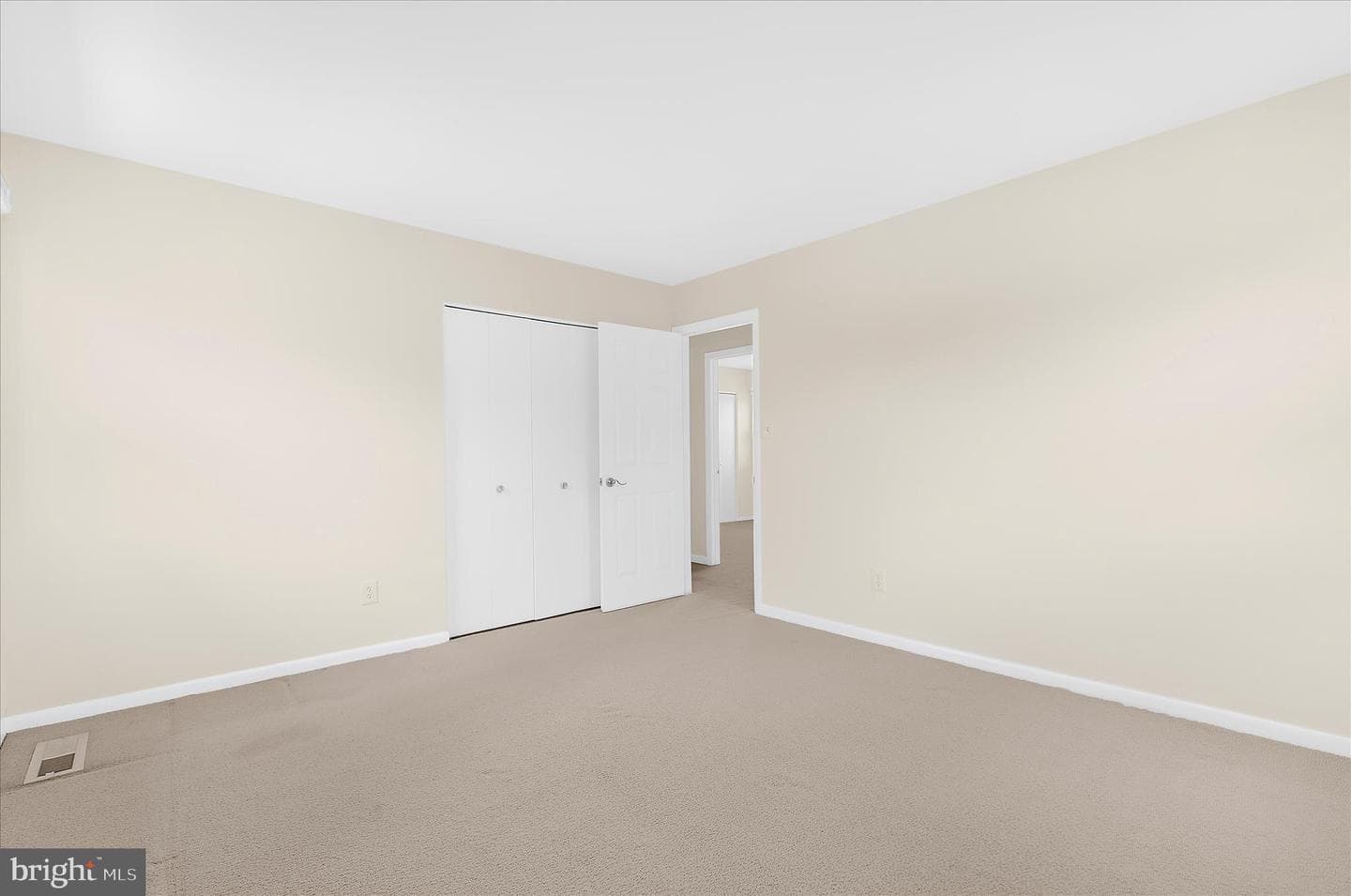 35 Neptune Drive photo 50