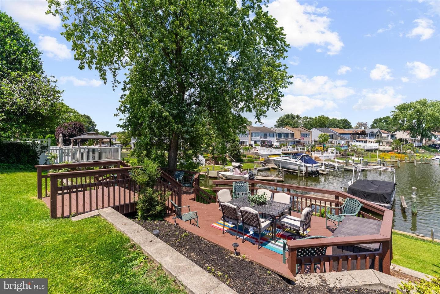 35 Neptune Drive photo 62