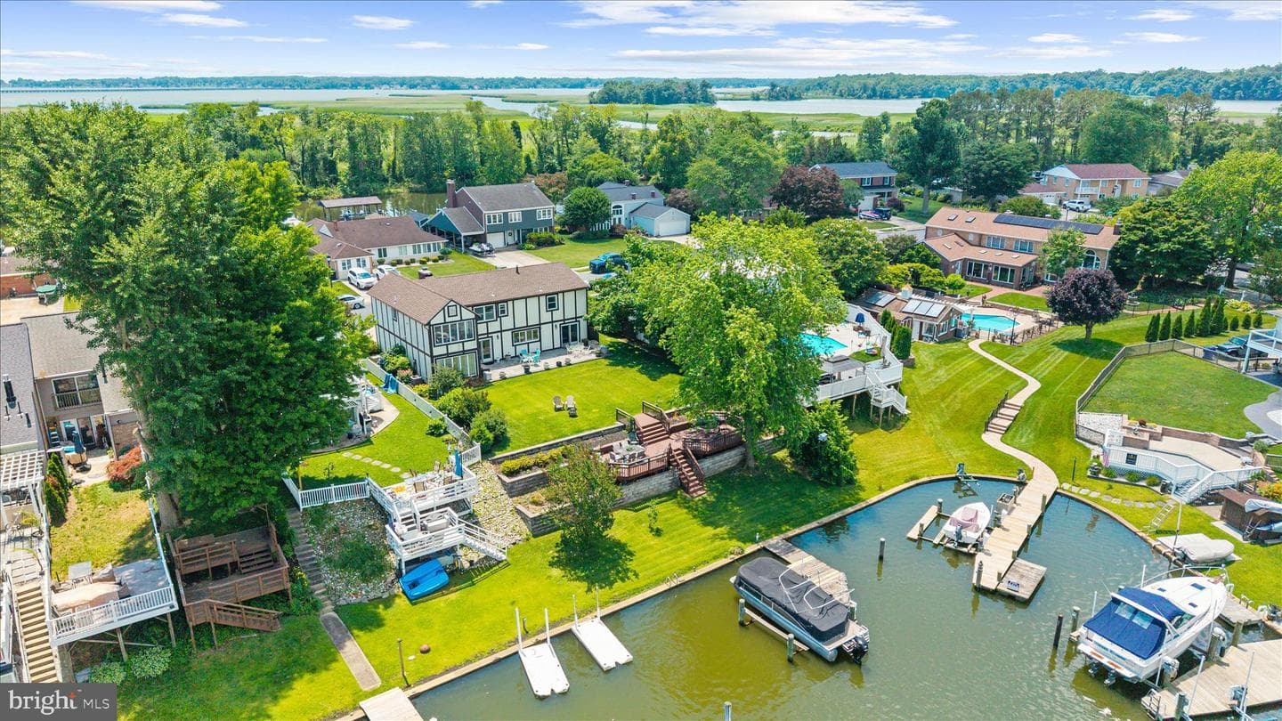 35 Neptune Drive photo 73