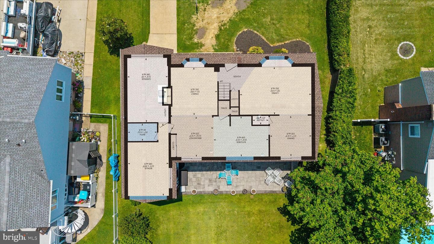 35 Neptune Drive photo 81