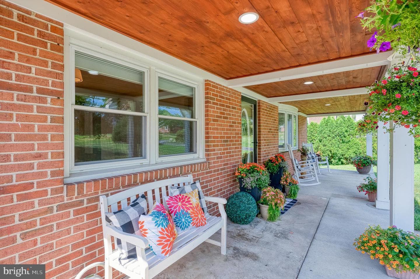 504 Plumtree Road photo 4