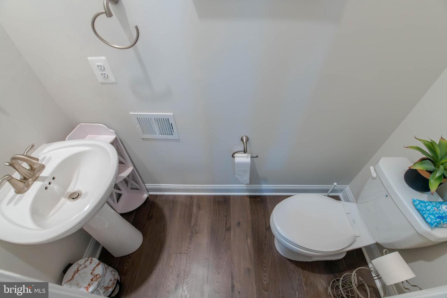 1414 Onnesta Court photo 9