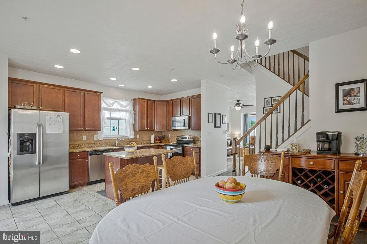 610 Snowberry Way photo 12