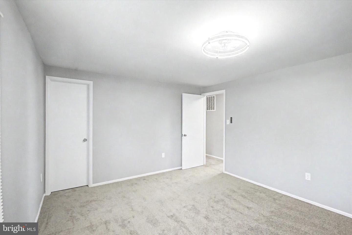 958 Edmund Street photo 11