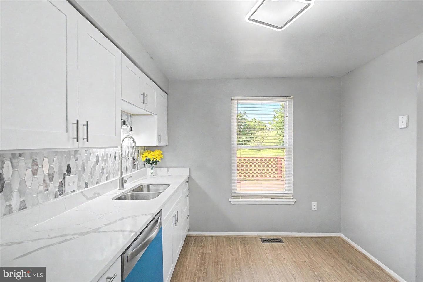 958 Edmund Street photo 9