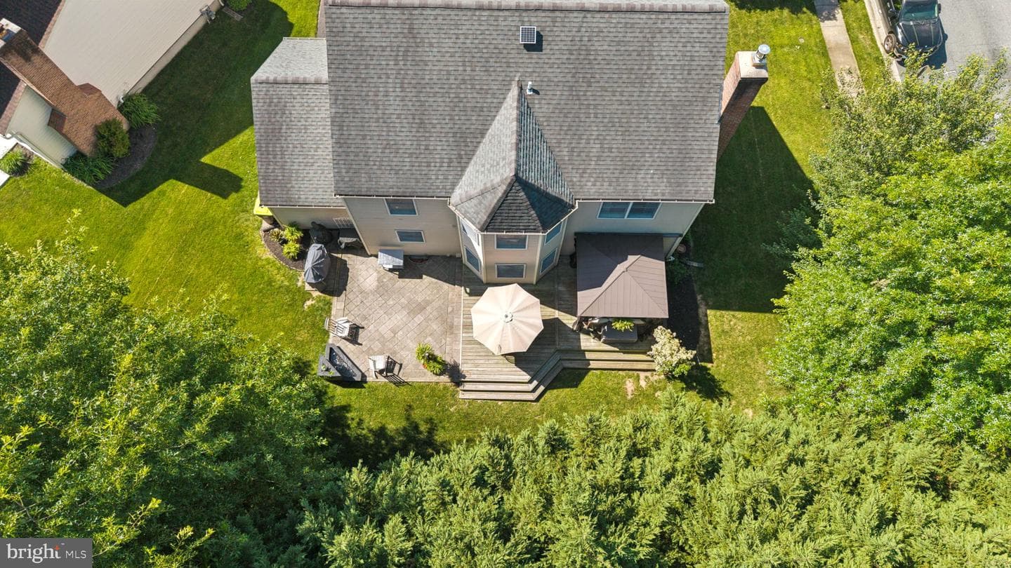404 Crofton Court photo 42
