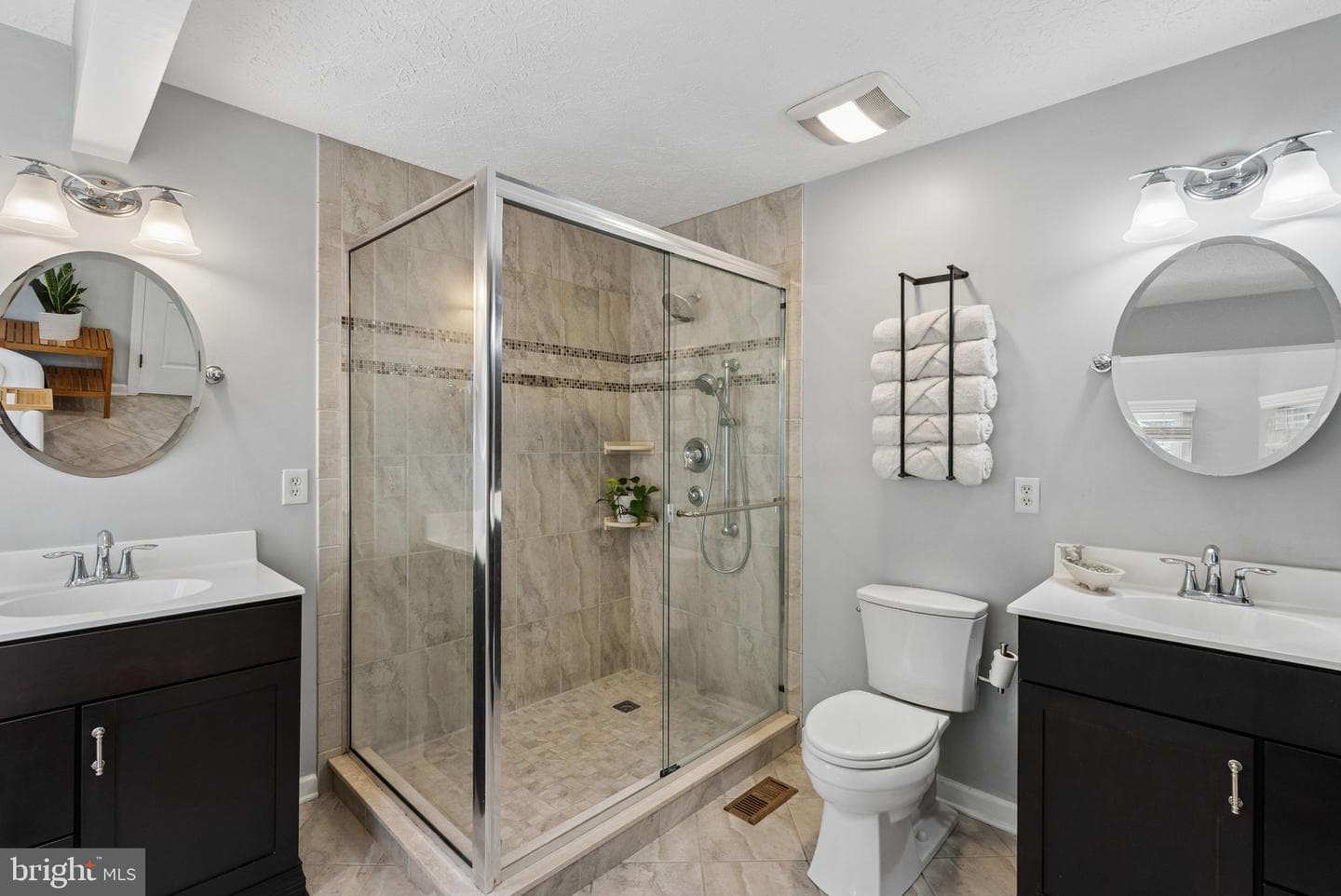 404 Crofton Court photo 9