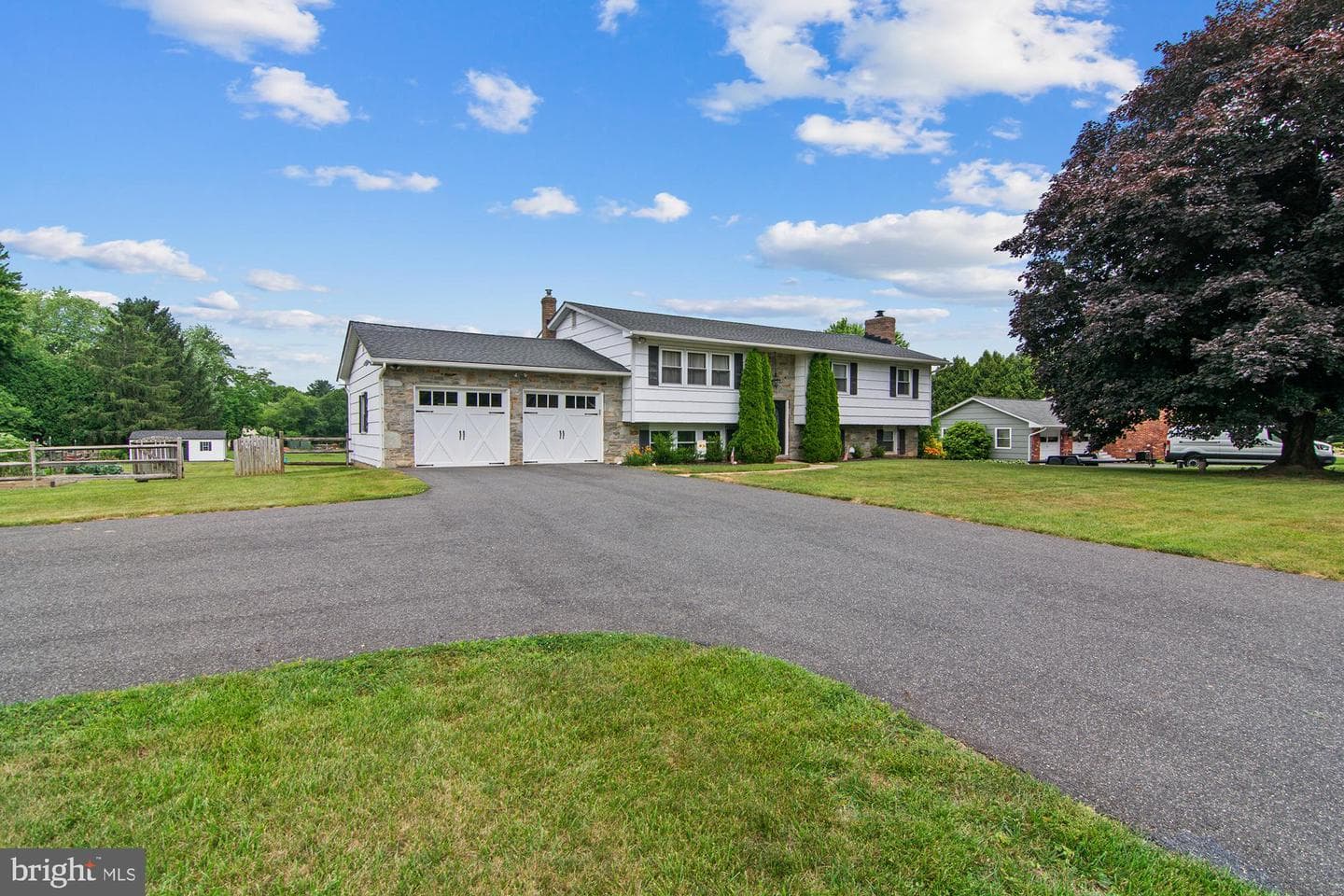 3223 Suffolk Lane photo 2