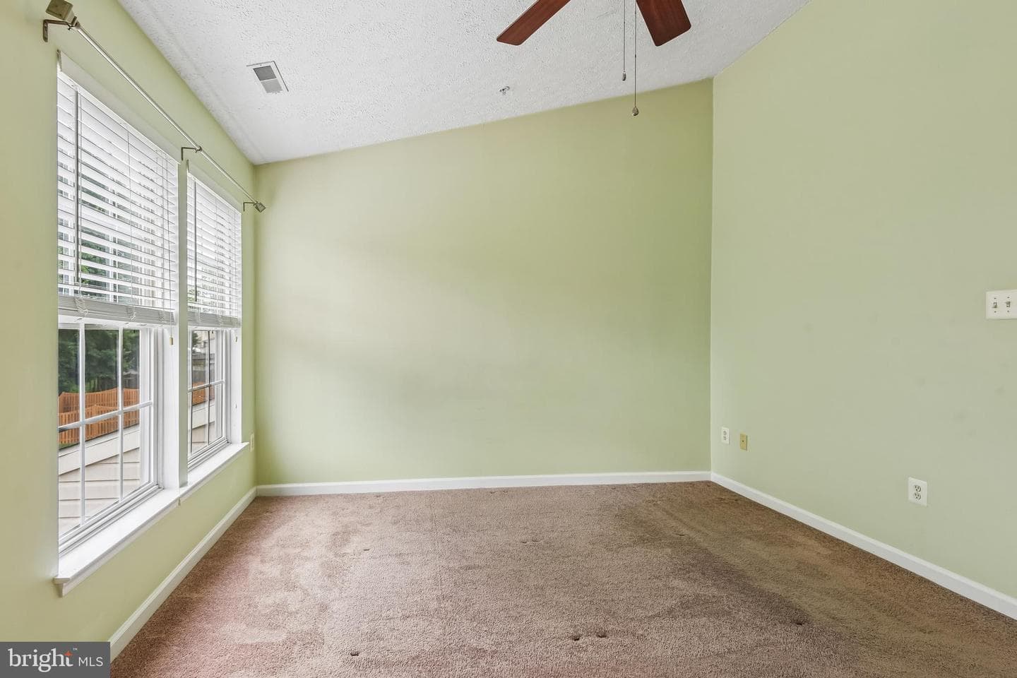 413 Foreland Garth photo 33