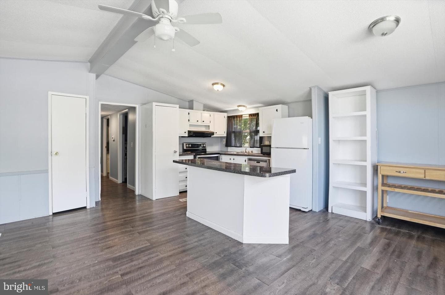 4015 Timothy Drive photo 4
