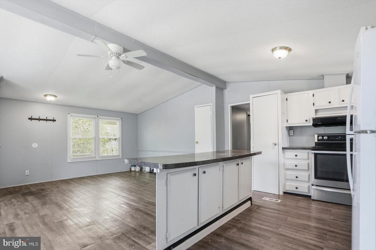4015 Timothy Drive photo 5