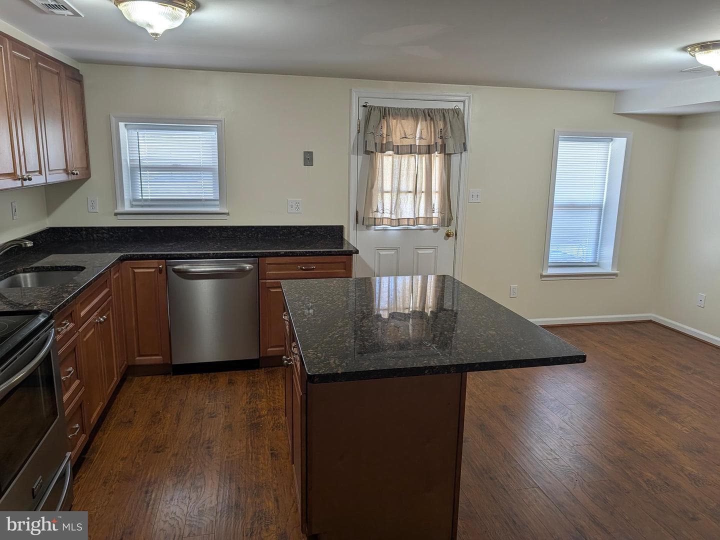 457 Lafayette Street photo 6