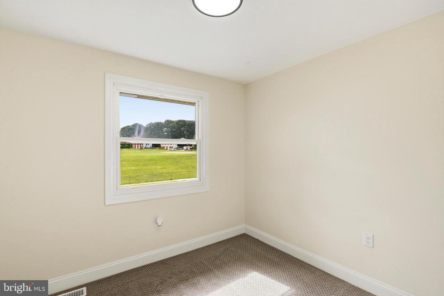225 Haverhill Road photo 16
