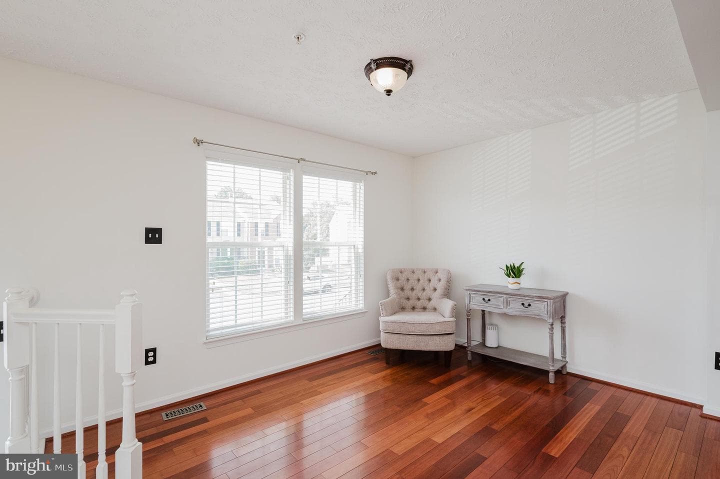 434 Rose Way photo 5