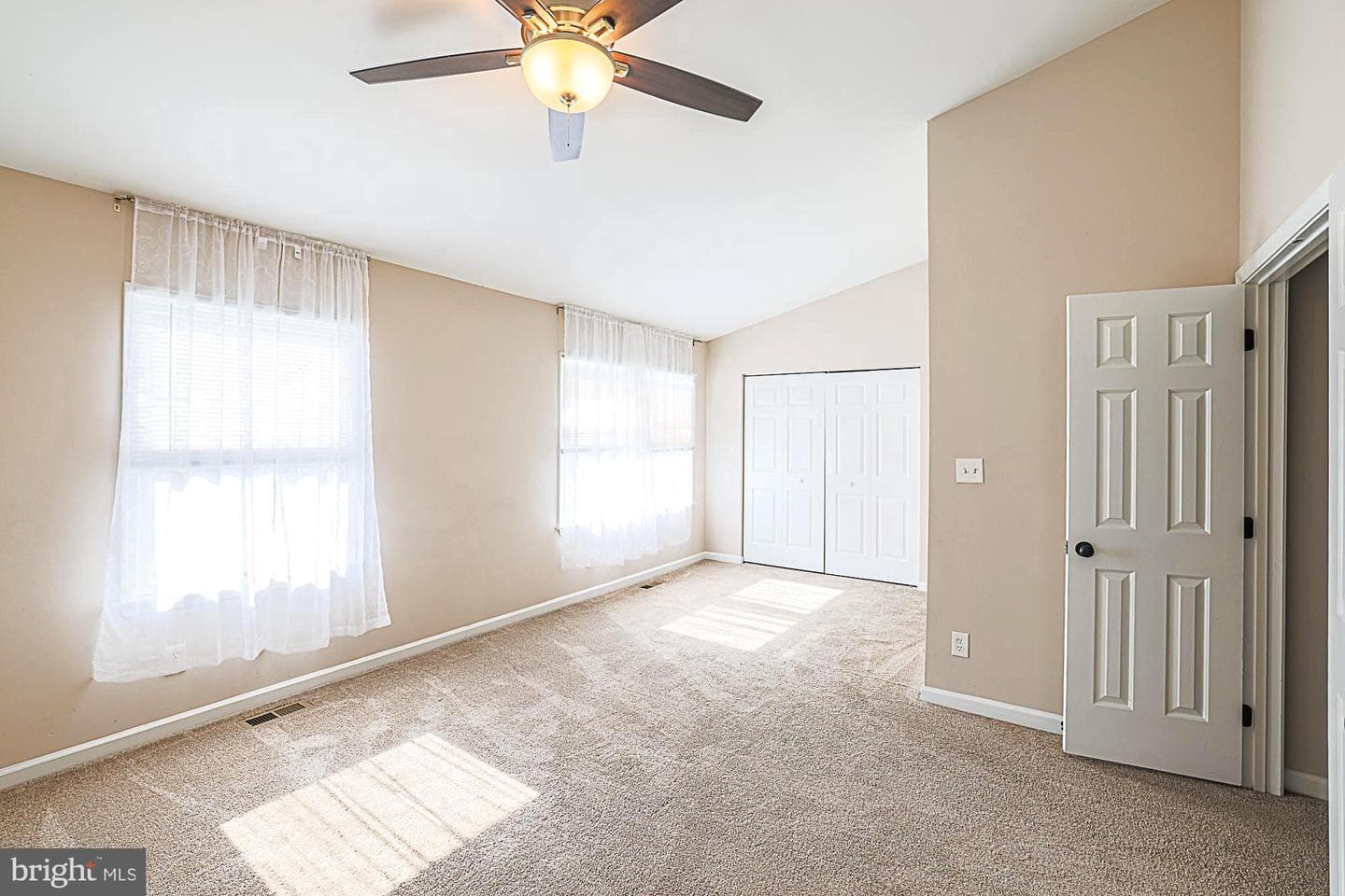 906 Buckland Place photo 40