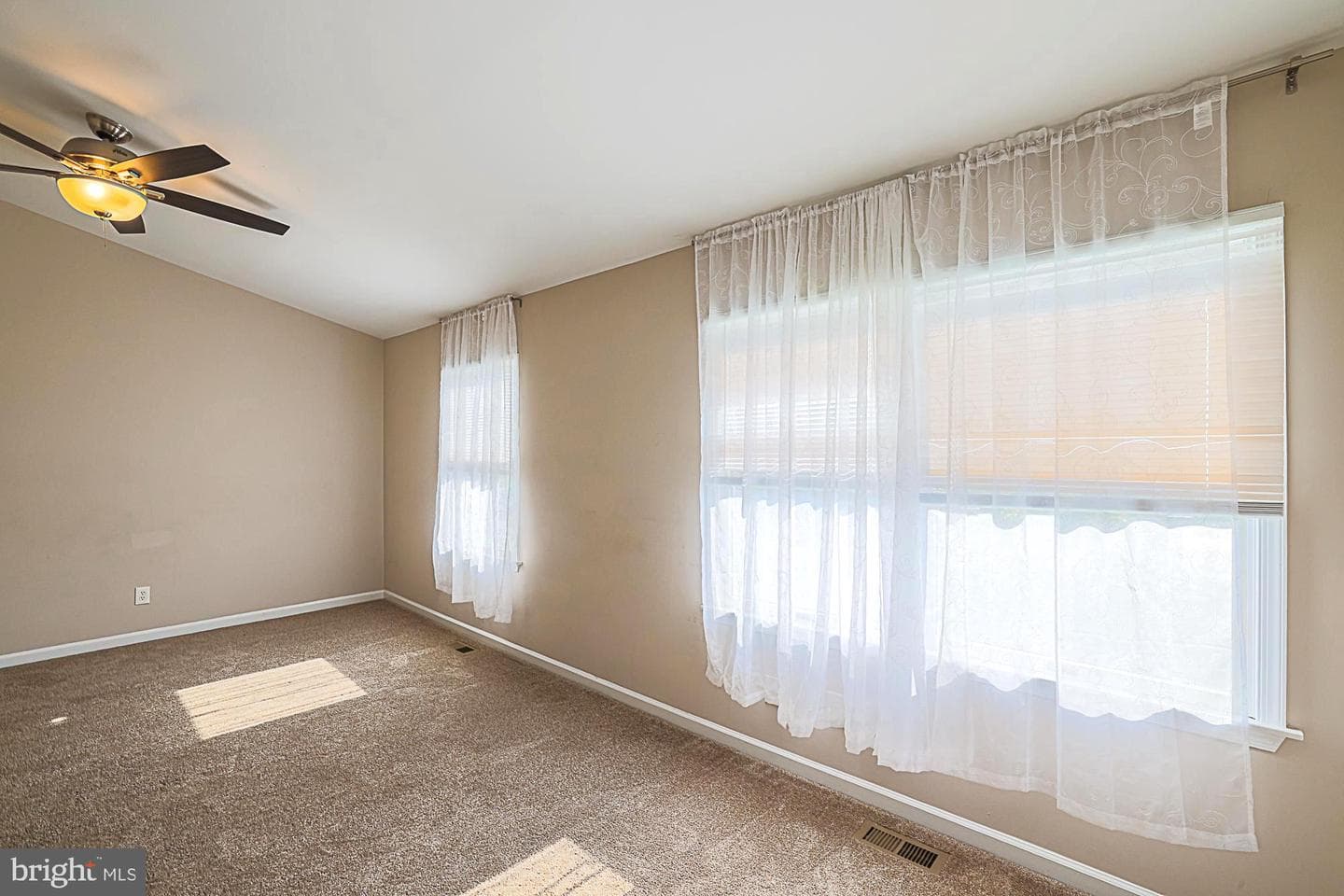906 Buckland Place photo 42