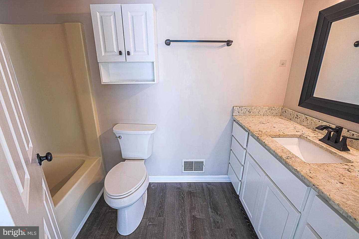 906 Buckland Place photo 43