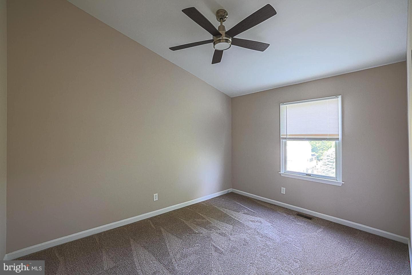 906 Buckland Place photo 45