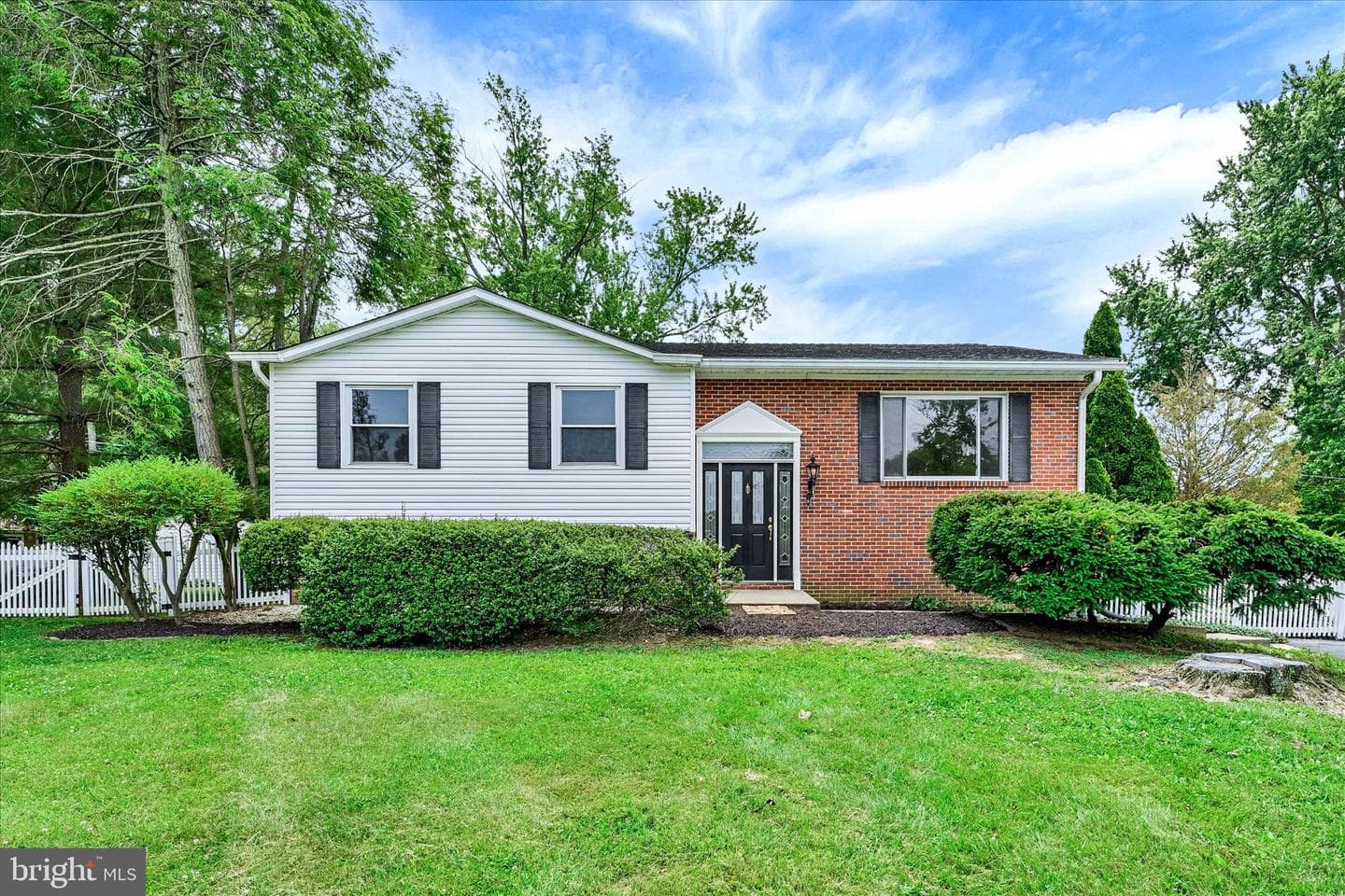 1502 Meadow Court photo 2