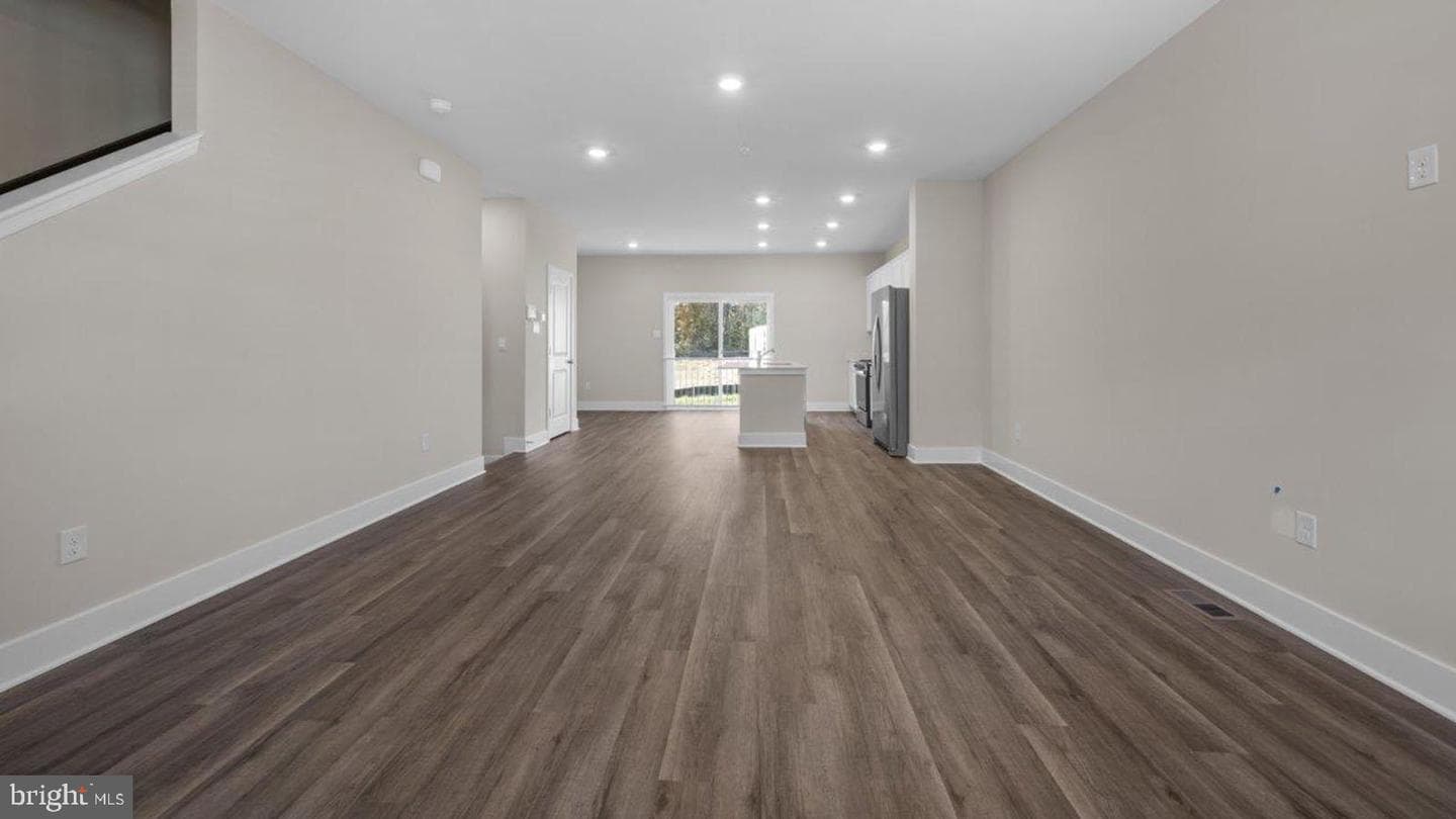 363 Hackley Drive photo 20
