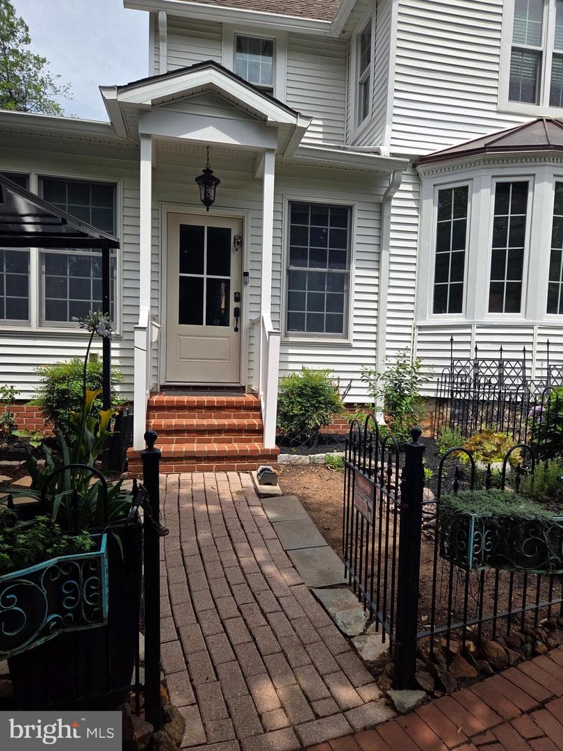 613 Roland Avenue photo 9