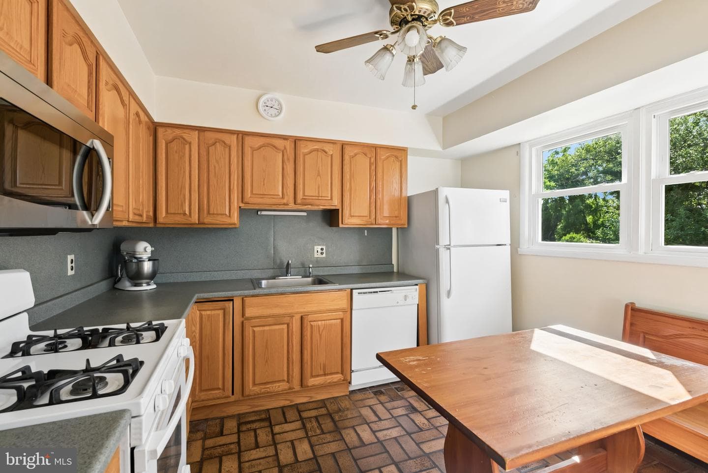 209 Bright Oaks Drive photo 11