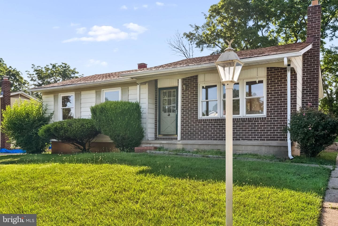 209 Bright Oaks Drive photo 3