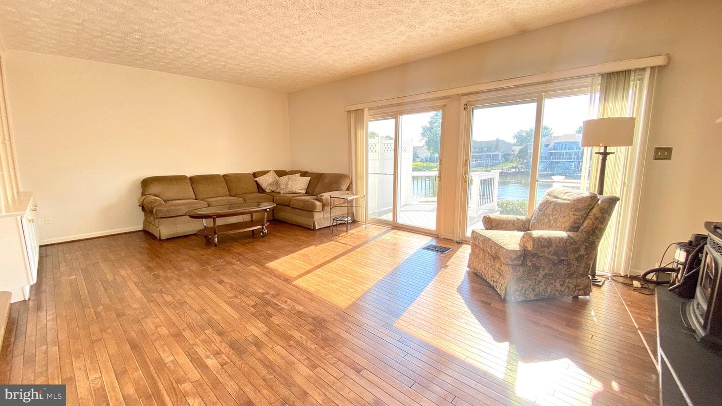 124 Ravenswood photo 3