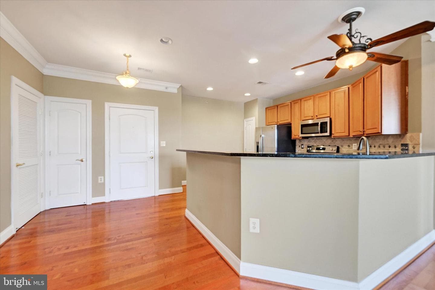 902 Macphail Woods Crossing #4j photo 8