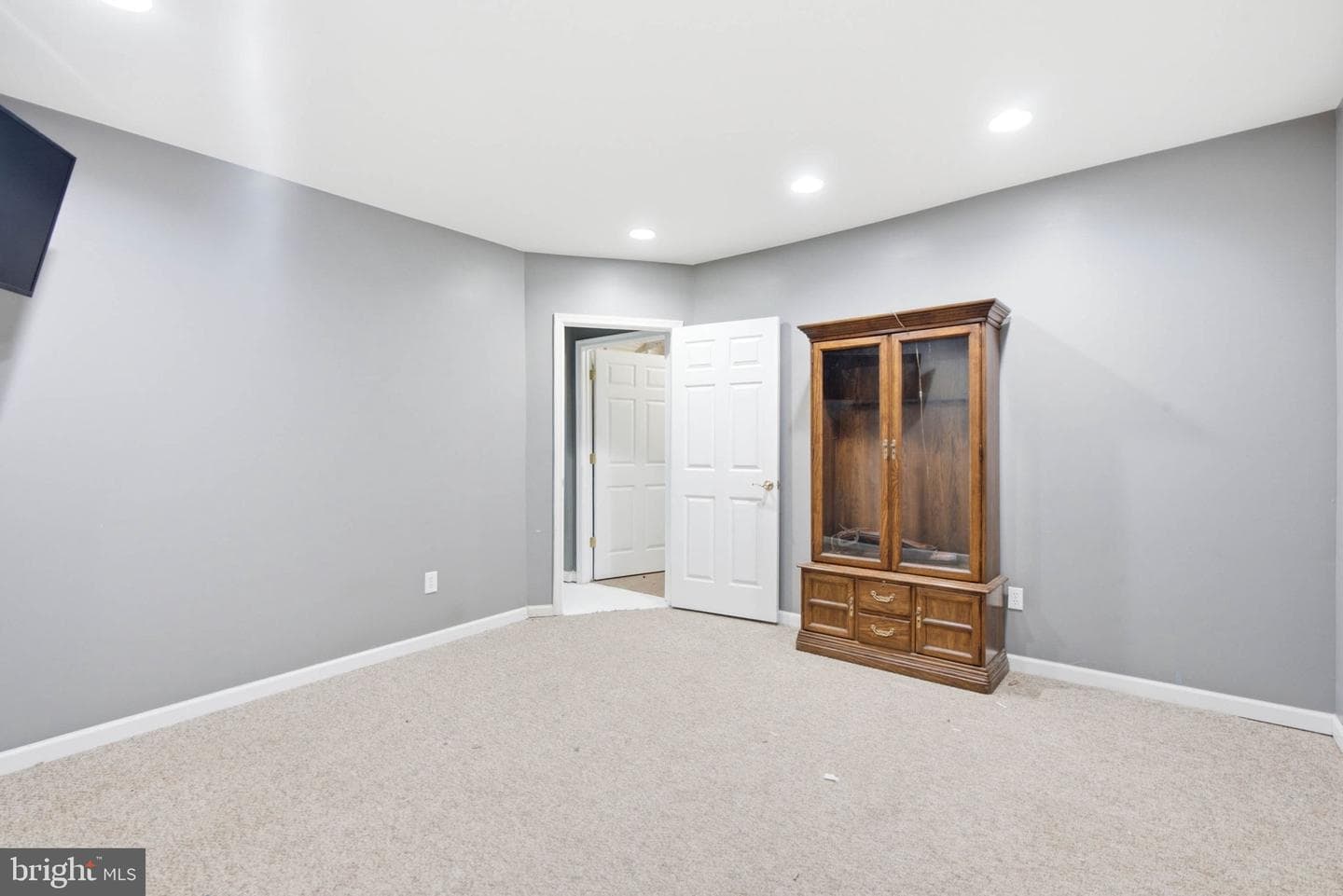 422 Kentmore Terrace photo 13