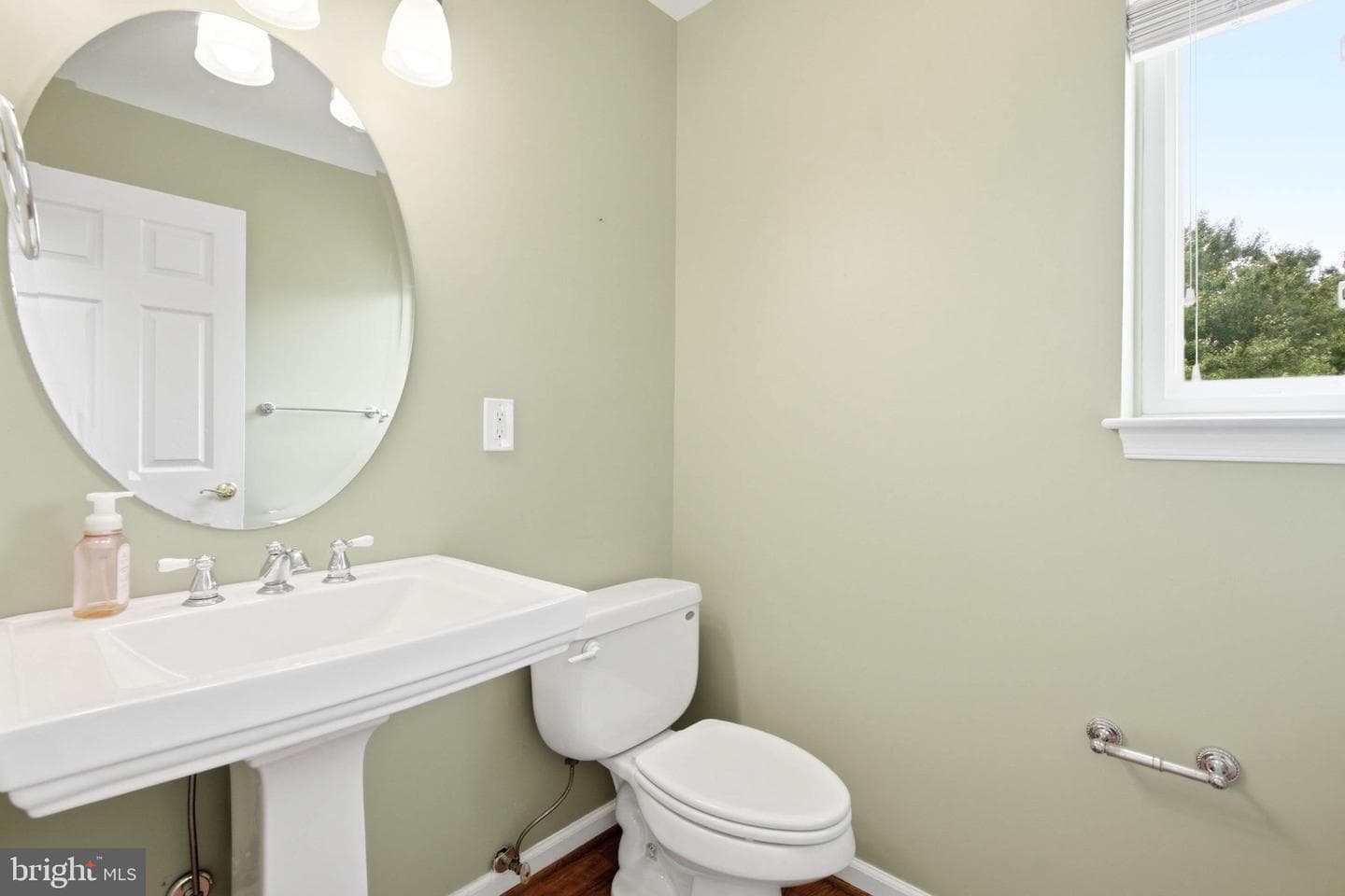 422 Kentmore Terrace photo 15