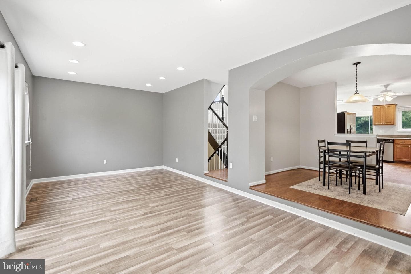 422 Kentmore Terrace photo 19