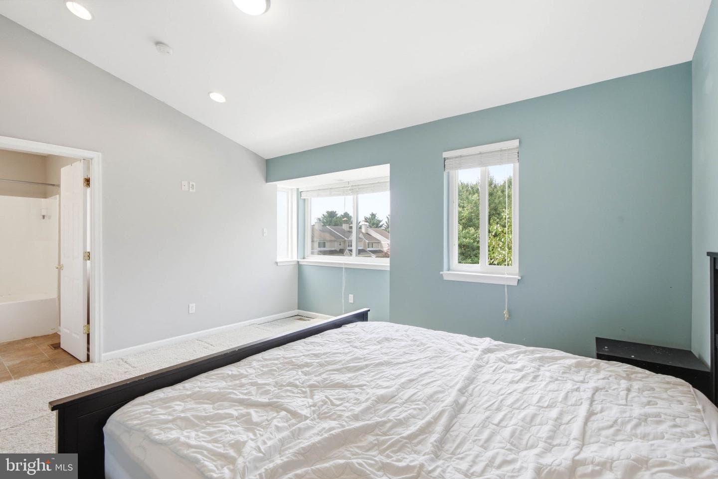 422 Kentmore Terrace photo 23