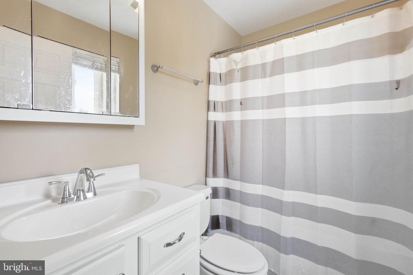 422 Kentmore Terrace photo 24