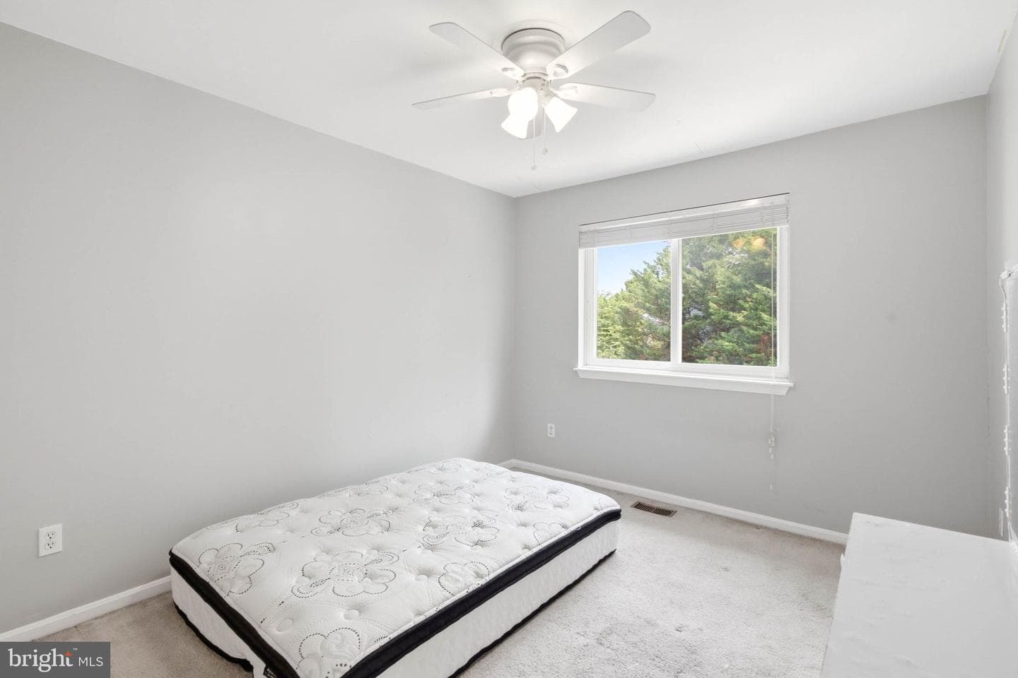 422 Kentmore Terrace photo 26