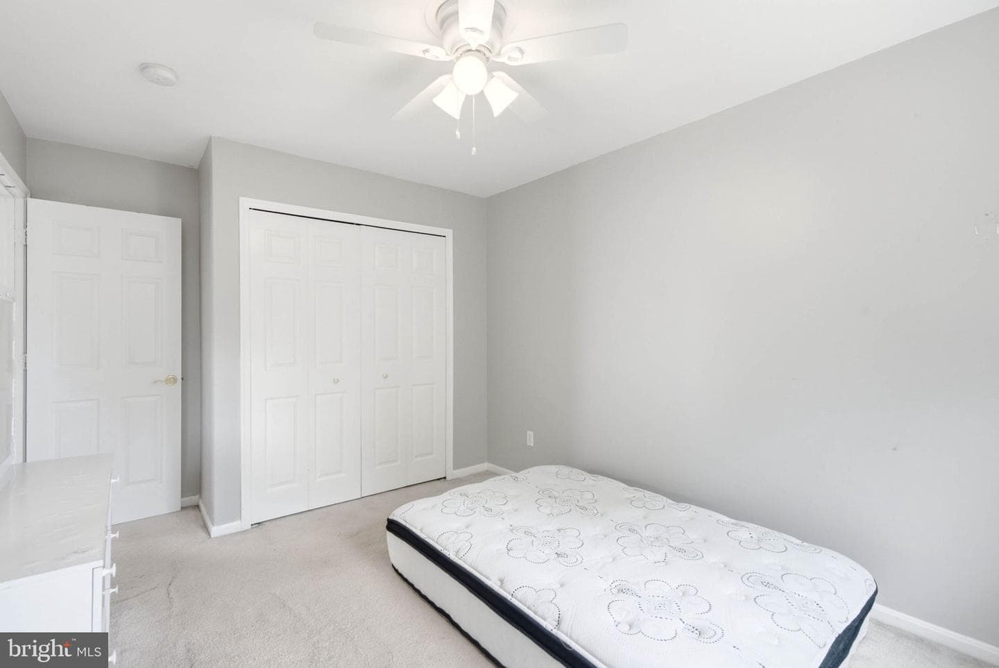 422 Kentmore Terrace photo 27