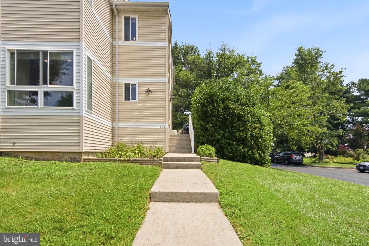 422 Kentmore Terrace photo 3