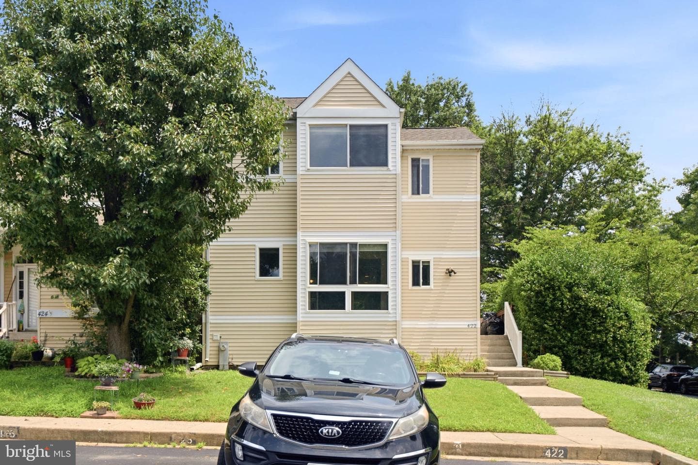422 Kentmore Terrace photo 4