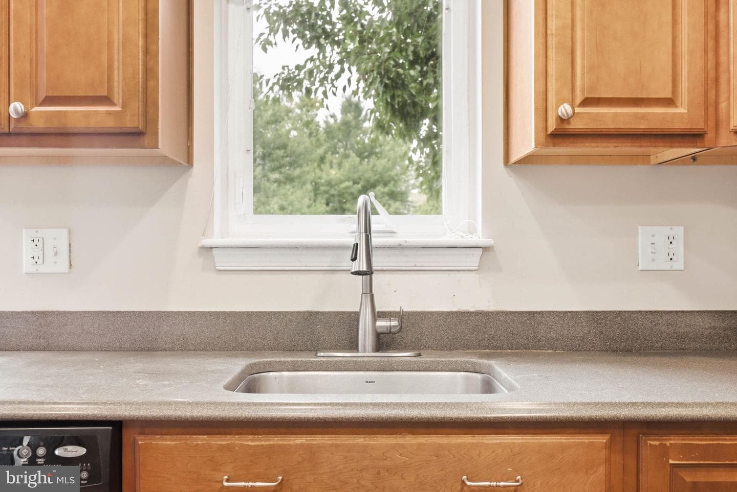 422 Kentmore Terrace photo 9