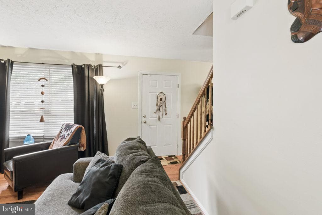 1212 Trillium Court photo 9