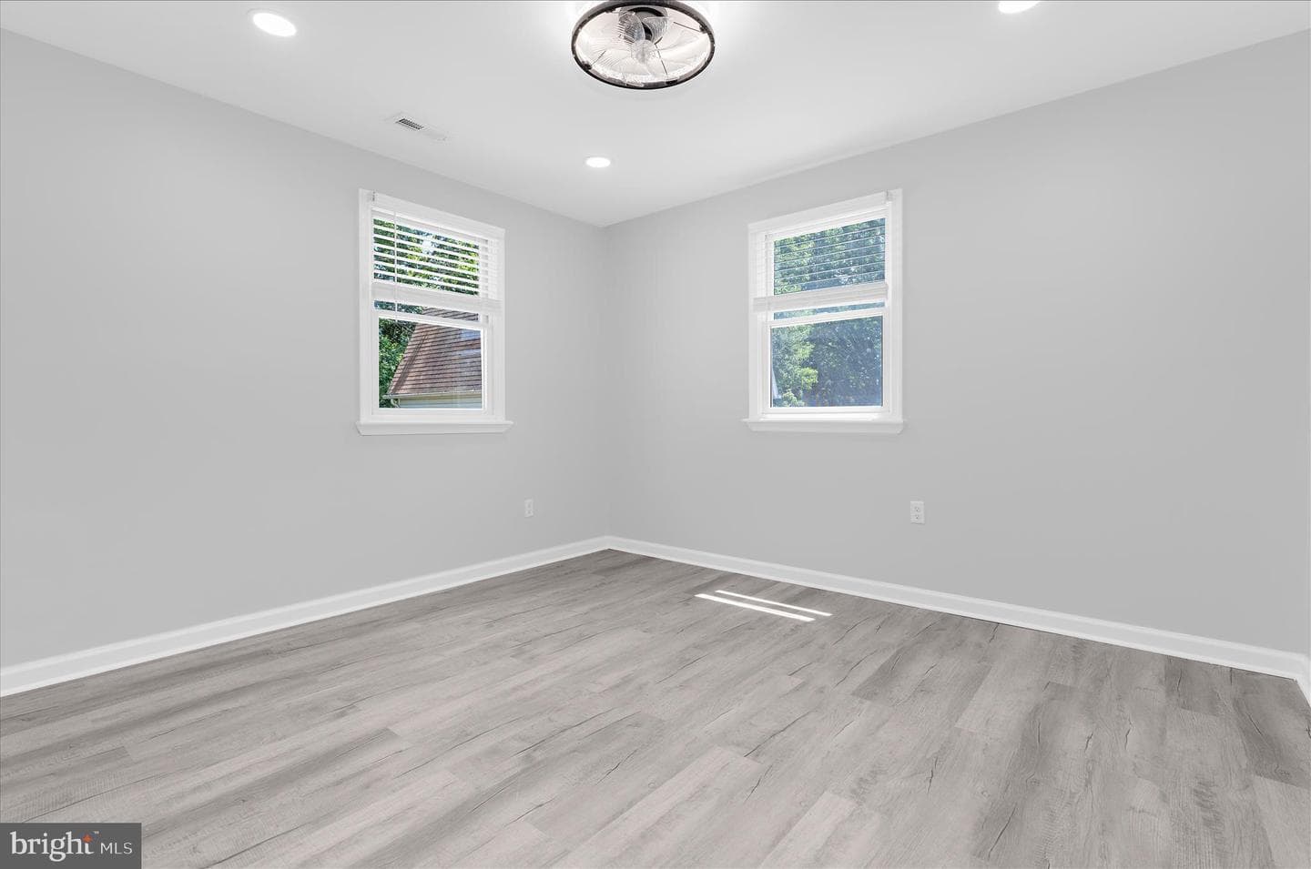 159 E Deen Avenue photo 15