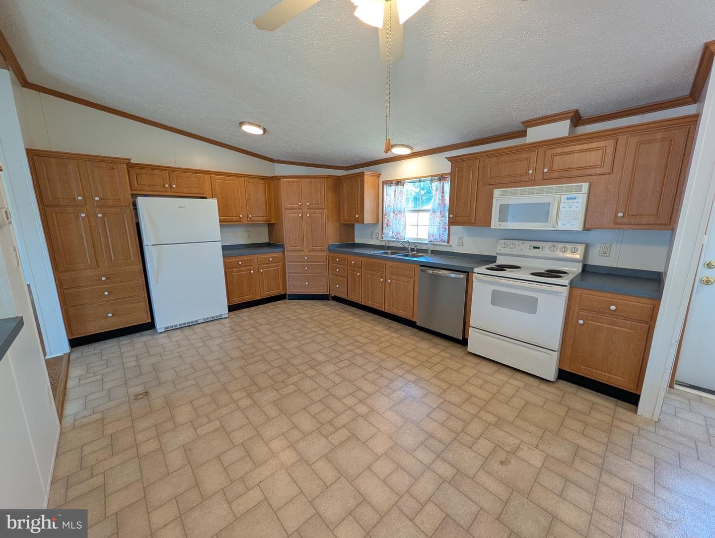 216 Garner Drive photo 9
