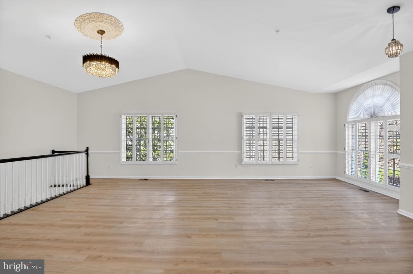 906 Whispering Ridge Lane photo 4