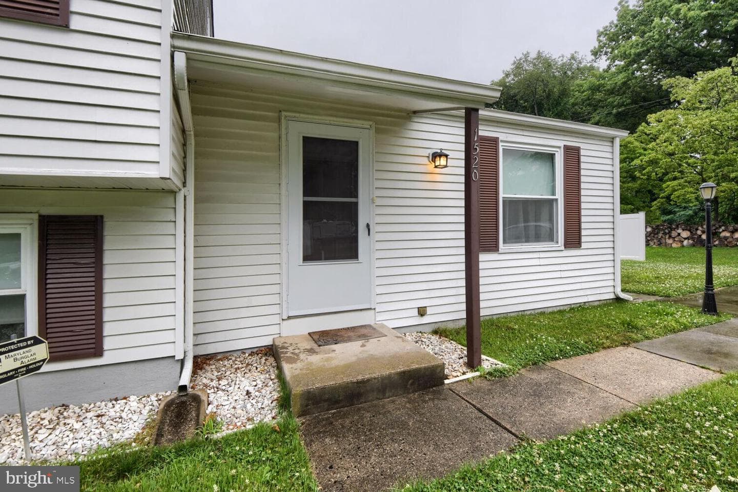 1520 Meadowcrest Court photo 2