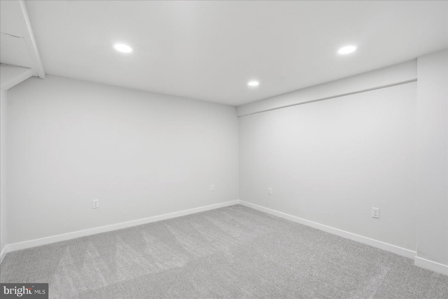 2235 Warfield Drive photo 32