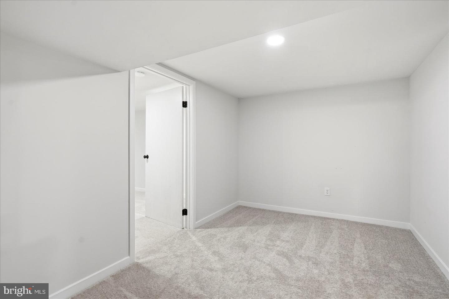 2235 Warfield Drive photo 34