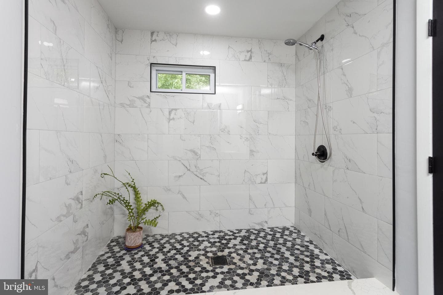 14 Colonial Road photo 19