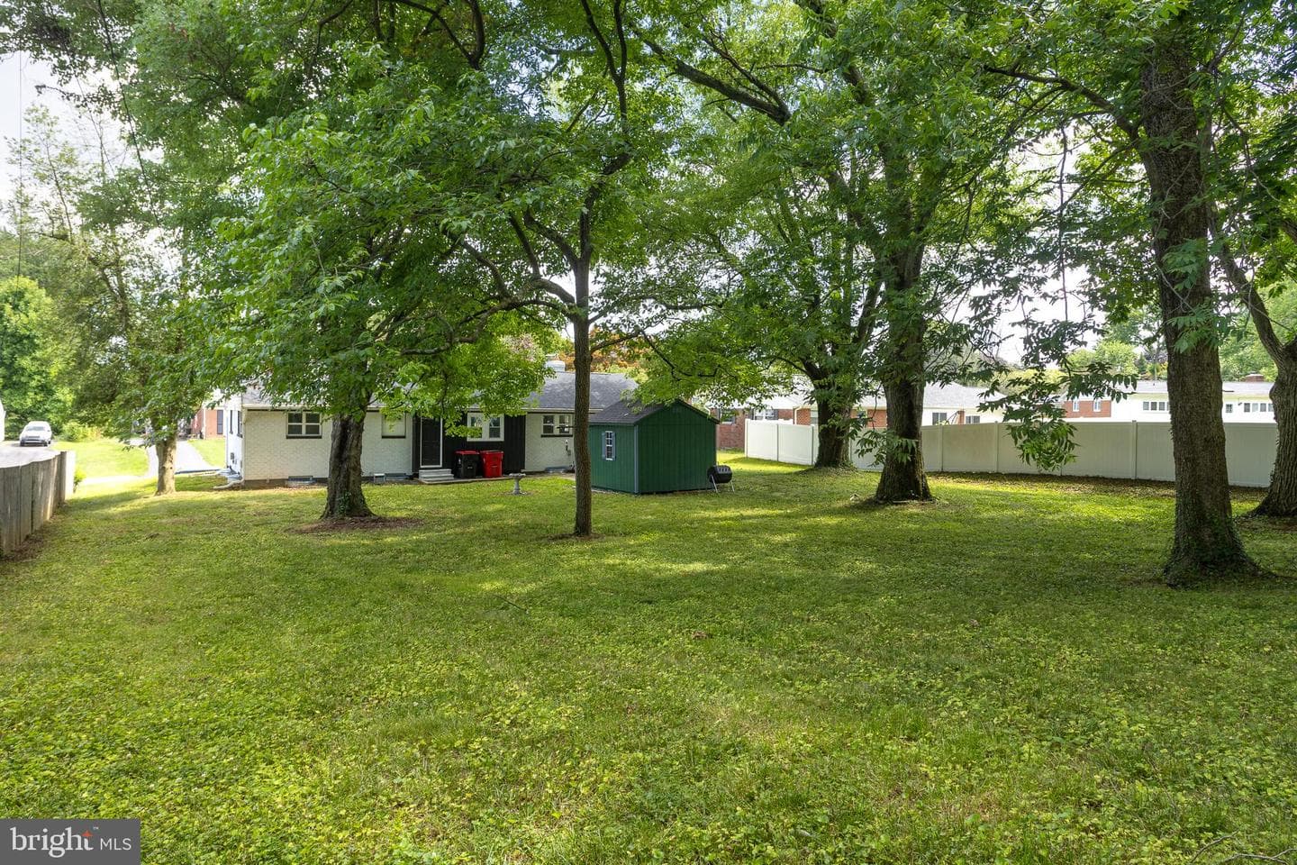 14 Colonial Road photo 32