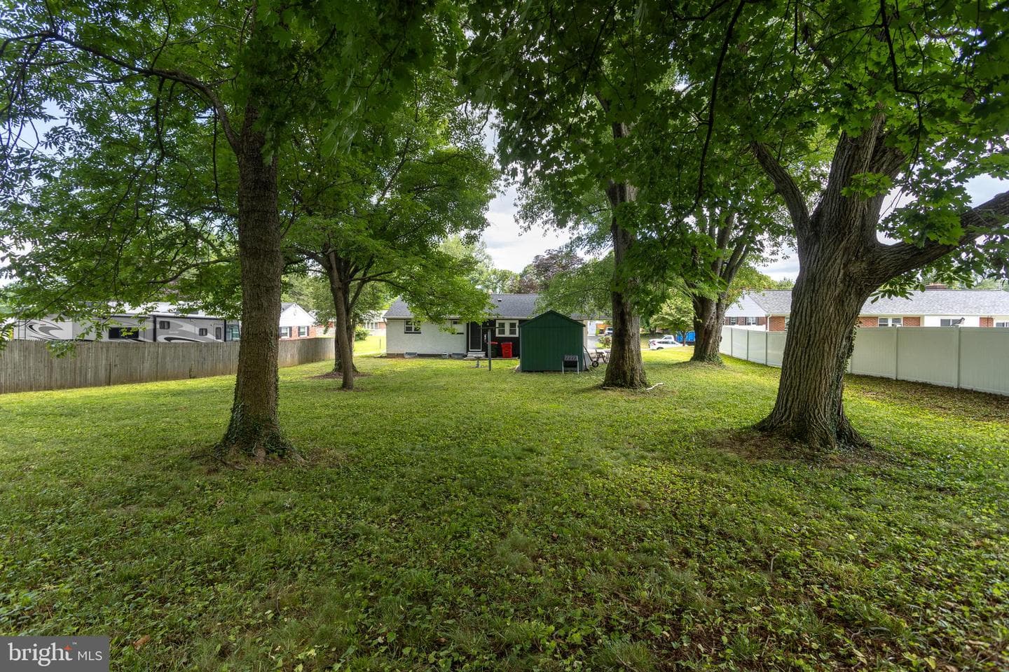 14 Colonial Road photo 33