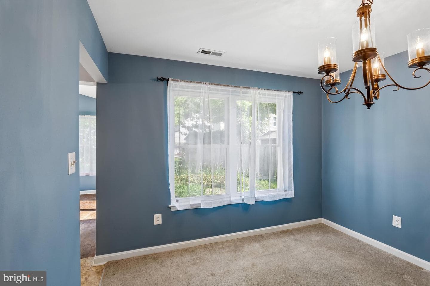 472 Winterberry Drive photo 10